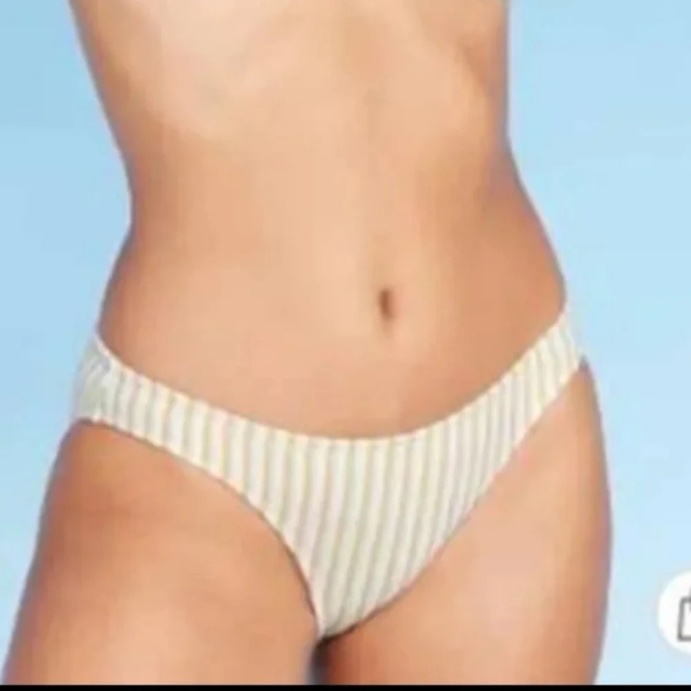 *NWT* Xhilaration Striped Textured Bikini Bottom